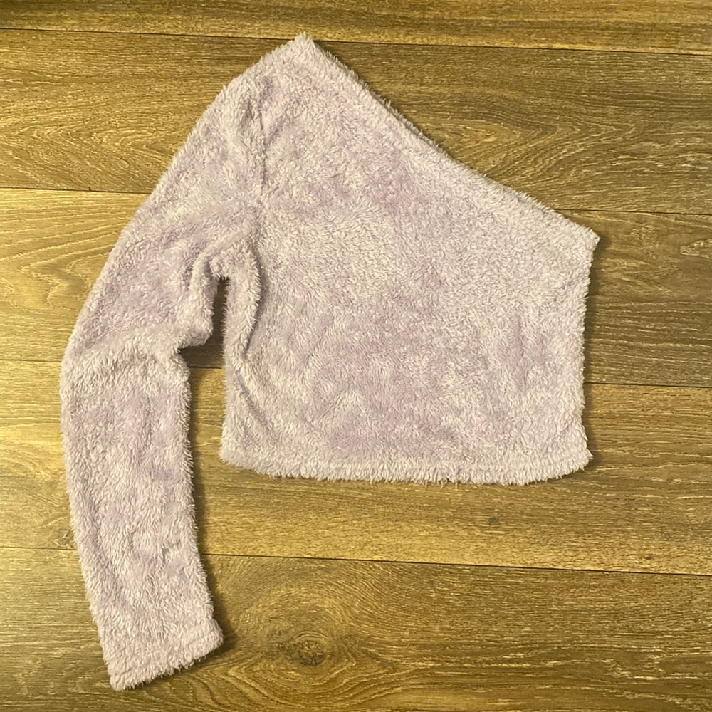 purple one sleeved fuzzy crop top